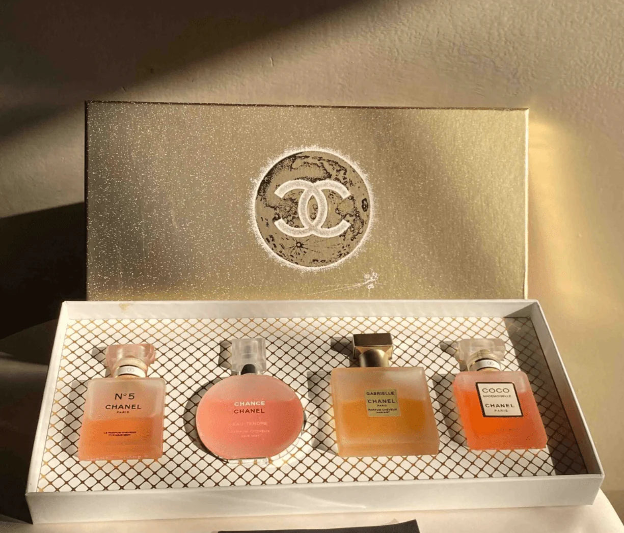 Chanel – Mini Perfume Set  شانيل – طقم عطور مصغّر